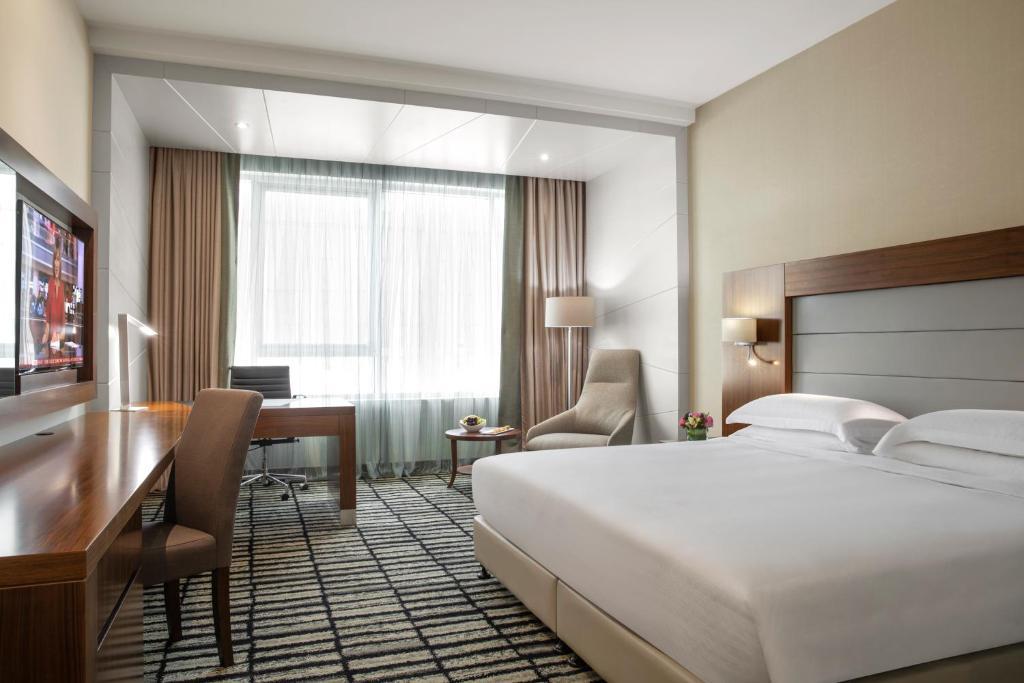 Al Jaddaf Rotana Suite Hotel