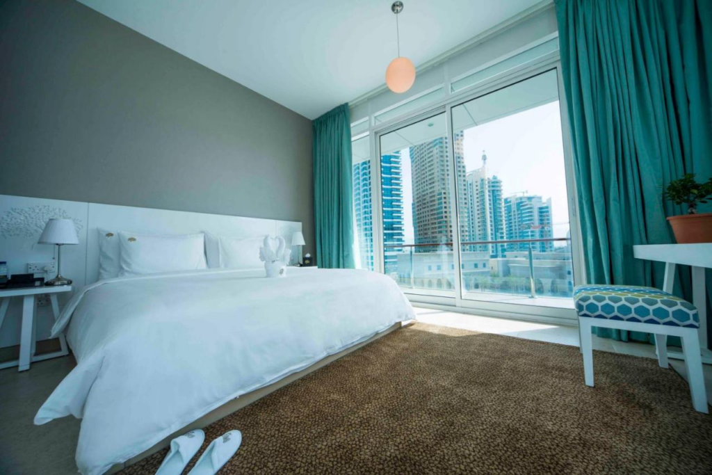 hotel room for rent for 15 days in Dubai,